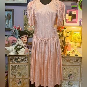 Vintage 80s Prom Dress Style Satin Floral Bow Brocade Pleated Drop waist Peach
